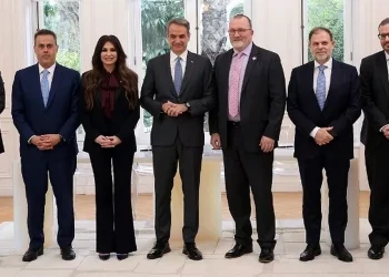 Έπεσαν οι υπογραφές Ελλάδας – Chevron για τους υδρογονάνθρακες σε Κρήτη και Πελοπόννησο