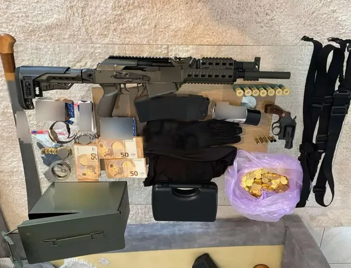 Οικογενειακή σπείρα πωλούσε «χρυσές λίρες» κι έβγαλε πάνω από 1 εκατ. ευρώ