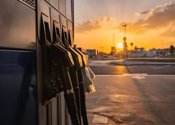 Τραμπ: «Το Ιράν θέλει εκεχειρία, εγώ όμως όχι» – Επίδειξη Ισχύος με Βομβαρδιστικά