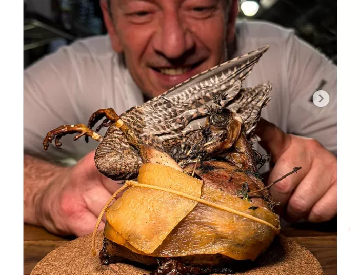 Χρυσοί Σκούφοι 2026: τα εστιατόρια που μπήκαν φέτος στον χάρτη των διακρίσεων