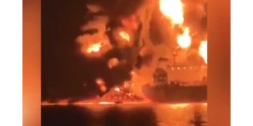 Περσικό Κόλπο: Σώοι και οι 22 ναυτικοί του ελληνόκτητου δεξαμενόπλοιο που χτυπήθηκε