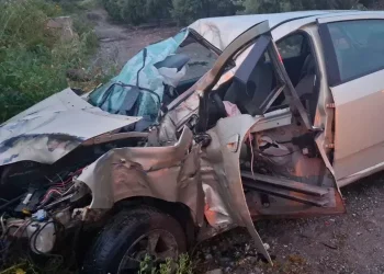 Μεσαρά: Αυτοκίνητο βγήκε από την πορεία του και “καρφώθηκε” σε στύλο της ΔΕΗ