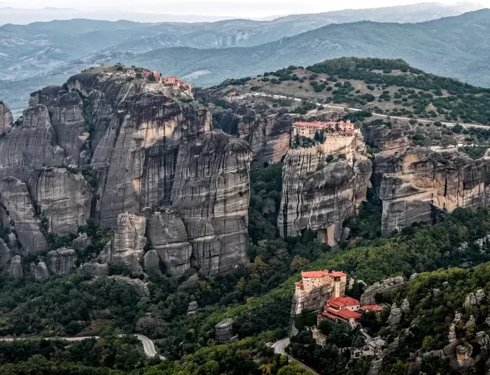 Τραγωδία στα Μετέωρα: Νεκρή γυναίκα μετά από πτώση σε βράχους – Βιεντεοσκοπήθηκε η πτώση