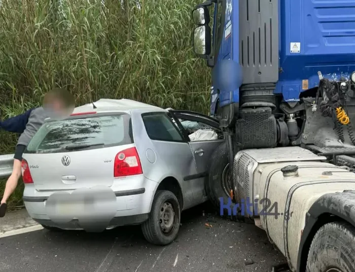 Σφοδρό τροχαίο στον ΒΟΑΚ: Διασωληνωμένος στη ΜΕΘ 34χρονος – Αυτοκίνητο συγκρούστηκε με τράκτορα -Διασωληνωμένος στη ΜΕΘ 33χρονος