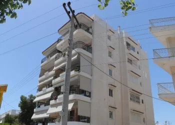 Ηλιούπολη: Πέθανε και η δεύτερη 17χρονη που έπεσε από την πολυκατοικία