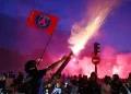 Πολεμικό σκηνικό στο Παρίσι μετά την κατάκτηση του Champions League από την Παρί – Βίαια επεισόδια και 416 συλλήψεις, δείτε φωτογραφίες και βίντεο