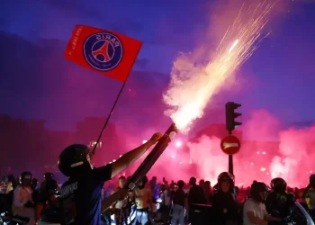 Πολεμικό σκηνικό στο Παρίσι μετά την κατάκτηση του Champions League από την Παρί – Βίαια επεισόδια και 416 συλλήψεις, δείτε φωτογραφίες και βίντεο