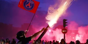Πολεμικό σκηνικό στο Παρίσι μετά την κατάκτηση του Champions League από την Παρί – Βίαια επεισόδια και 416 συλλήψεις, δείτε φωτογραφίες και βίντεο