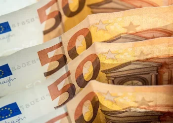 «Ψαλίδι» ζητούν Κομισιόν και ΟΟΣΑ – Στο μικροσκόπιο 1.236 φοροαπαλλαγές που κοστίζουν σχεδόν 23 δισ. ευρώ