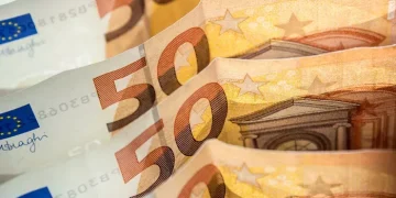 «Ψαλίδι» ζητούν Κομισιόν και ΟΟΣΑ – Στο μικροσκόπιο 1.236 φοροαπαλλαγές που κοστίζουν σχεδόν 23 δισ. ευρώ