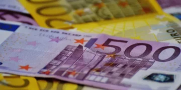 «Ψαλίδι» ζητούν Κομισιόν και ΟΟΣΑ – Στο μικροσκόπιο 1.236 φοροαπαλλαγές που κοστίζουν σχεδόν 23 δισ. ευρώ