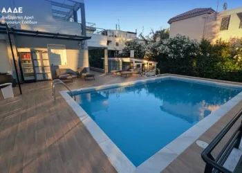 Μεγάλο «χτύπημα» της ΑΑΔΕ: Τεράστιο κύκλωμα φοροδιαφυγής άνω των 17 εκατ. ευρώ με εικονικά τιμολόγια – Η «άστεγη» εγκέφαλος που ζούσε σε βίλα με πισίνα!