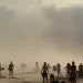 Γαλλία: Γιγαντιαίο «σύννεφο-τσουνάμι» σαρώνει παραλία – Έτρεχε πανικόβλητος ο κόσμος