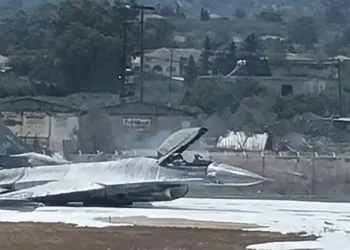 Έκτακτο: Αναγκαστική προσγείωση μαχητικού F-16 της Πολεμικής Αεροπορίας στη Ζάκυνθο (ΒΙΝΤΕΟ)