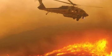 Νέο υπερόπλο στη μάχη με τις φλόγες: Ξεκινά η παραγωγή των FIREHAWK που θα σβήνουν φωτιές και τη νύχτα!