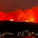 Φωτιά στην Πάρο: Νύχτα κόλαση από τις αναζωπυρώσεις κοντά σε σπίτια – Νέα μηνύματα του 112 για εκκένωση 5 περιοχών