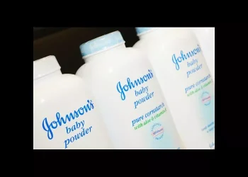 Η Johnson & Johnson προσφέρει έως 5,5 δισ. δολάρια για τον συμβιβασμό στις αγωγές για το ταλκ