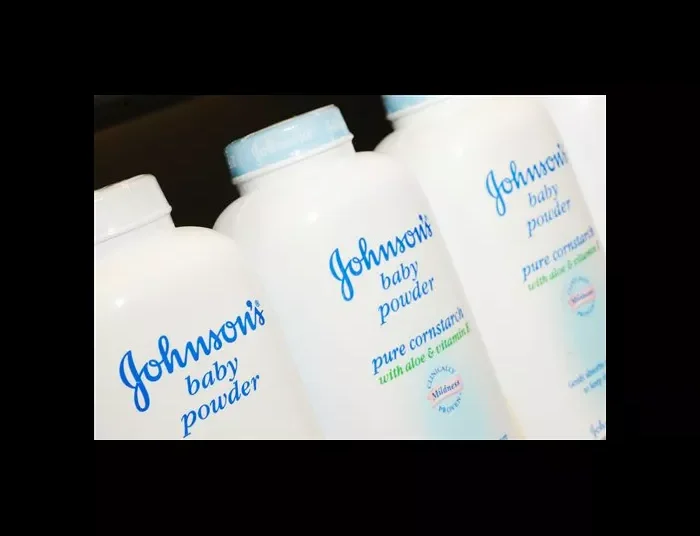 Η Johnson & Johnson προσφέρει έως 5,5 δισ. δολάρια για τον συμβιβασμό στις αγωγές για το ταλκ