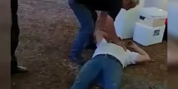 Πρωτοφανές επεισόδιο: Ιερέας και πρόεδρος χωριού «πιάστηκαν στα χέρια» έξω από την εκκλησία!