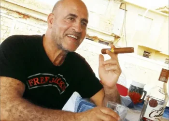 Στο «φως» τα αρχεία του σκανδάλου Επστάιν: Ο απαγχονισμένος Γάλλος ατζέντης μοντέλων και οι 2.000 αναφορές