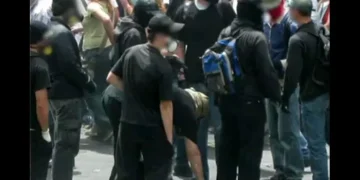 Θρίλερ: 2χρονο κοριτσάκι εγκλωβίστηκε σε Ι.Χ. όταν «μπλόκαραν» οι κλειδαριές