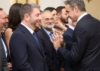 Τα παραλειπόμενα από το Προεδρικό: Οι διάλογοι των αρχηγών, οι «εκλογές τον Μάιο» και τα χαμόγελα Μητσοτάκη-Ανδρουλάκη, δείτε βίντεο και φωτογραφίες