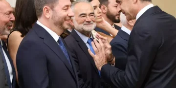 Τα παραλειπόμενα από το Προεδρικό: Οι διάλογοι των αρχηγών, οι «εκλογές τον Μάιο» και τα χαμόγελα Μητσοτάκη-Ανδρουλάκη, δείτε βίντεο και φωτογραφίες