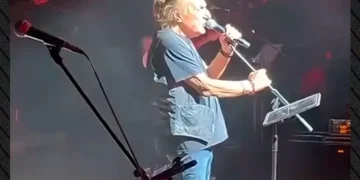 Ο Βασίλης Παπακωνσταντίνου ζήτησε να σβήσουν τα καπνογόνα σε συναυλία στο Ηράκλειο: «Δύο άνθρωποι κάηκαν εδώ δίπλα μας»