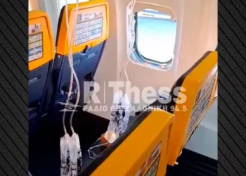 Έσπασε παράθυρο σε πτήση από Θεσσαλονίκη για Μόναχο, ο αέρας ρούφηξε επιβάτη, τον κράτησε από τα πόδια η σύζυγός του