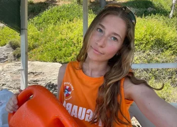 Η ναυαγοσώστρια Σοφία έσωσε από τα κύματα 7 λουόμενους – Ανάμεσά τους δύο παιδιά