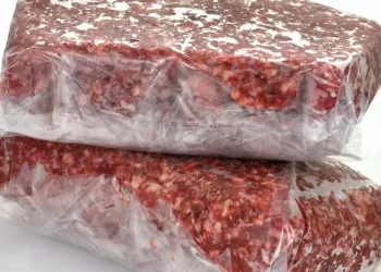 «Μπλόκο» σε 6,2 τόνους ακατάλληλων κρεάτων: Εντοπίστηκε παράνομο εργοστάσιο