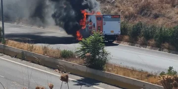 Φωτιά σε φορτηγό στον ΒΟΑΚ: Συναγερμός στην Πυροσβεστική και μποτιλιάρισμα στο ύψος της Παπαναστασίου