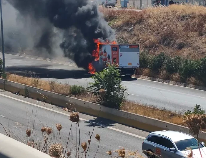 Φωτιά σε φορτηγό στον ΒΟΑΚ: Συναγερμός στην Πυροσβεστική και μποτιλιάρισμα στο ύψος της Παπαναστασίου
