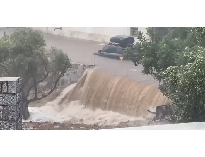 Κακοκαιρία στη Μάνη: Κεραυνός χτύπησε γυναίκα μέσα σε αυτοκίνητο – Πλημμύρισαν σπίτια και δρόμοι