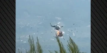 Σύγκρουση δύο ελικοπτέρων Bell στη Ψάθα Σώο το πλήρωμα του ενός – Χωρίς τις αισθήσεις τους τα δύο μέλη του δεύτερου