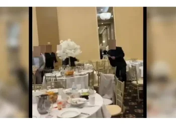 Κακός χαμός σε γαμήλια δεξίωση: Η ομαδική συμπλοκή οικογενειών σε διαμάχη, οι πανικόβλητοι καλεσμένοι και το βίντεο της ντροπής