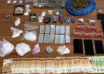 Ψυχολόγος σε κύκλωμα διακίνησης ναρκωτικών – Λαϊκή τραγουδίστρια ήταν μεταξύ των «πελατών»