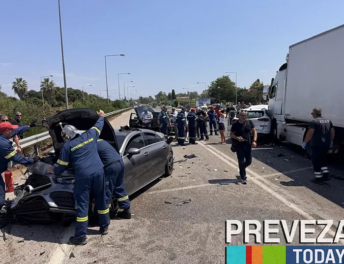 Φορτηγό παρέσυρε 3 ΙΧ – Οκτώ τραυματίες και ουρές χιλιομέτρων στη σήραγγα Ακτίου