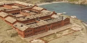 Το ελληνικό νησί με το σκοτεινό παρελθόν που έχει μετατραπεί σε καταφύγιο σπάνιων ζώων