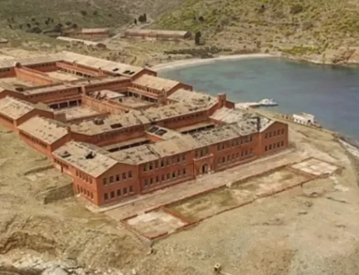 Το ελληνικό νησί με το σκοτεινό παρελθόν που έχει μετατραπεί σε καταφύγιο σπάνιων ζώων