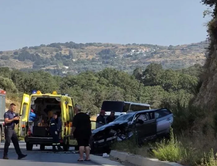 Σύγκρουση δύο οχημάτων στον δρόμο Ρεθύμνου – Αγίας Γαλήνης – Πέντε τραυματίες στο νοσοκομείο