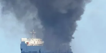 Συναγερμός στο Αιγαίο: Φωτιά στο φορτηγό πλοίο «Blue Carrier 2» βόρεια της Μυκόνου