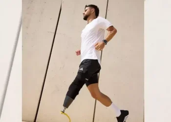 Η Adidas ζήτησε συγγνώμη για την καμπάνια «ένα μόνο παπούτσι» με ακρωτηριασμένο πρώην στρατιώτη
