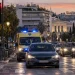 Έρχεται ασθενοφόρο πίσω σου και έχεις κόκκινο. Προχωράς;