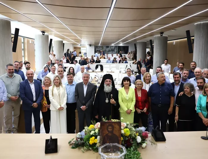 Νέα εποχή για την Περιφέρεια Κρήτης: Πρώτη συνεδρίαση στο νέο βιοκλιματικό κτίριο και τέλεση αγιασμού