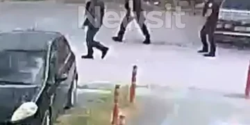 Καλαμάτα: Αφιξη της ΔΙΑΣ μετά τους πυροβολισμούς – Το «καρτέρι» στην 25χρονη πρώην σύντροφο του
