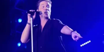 Ένταση on stage για τον Νίκο Οικονομόπουλο στη Λαμία: «Κλείστε το» φώναζε στους τεχνικούς – Bίντεο στο TikTok
