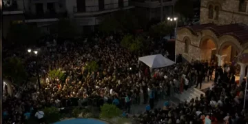 Δείτε Live: Σε λαϊκό προσκύνημα η σορός του Γιώργου Μαζωνάκη
