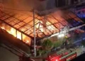 Καταστράφηκε πολυκατοικία στη Νέα Ιωνία μετά από φωτιά – «Βγήκαμε στην ταράτσα για να σωθούμε», βίντεο από το φλεγόμενο κτήριο