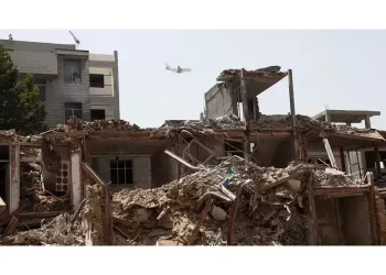 Τραμπ: «Είμαστε έτοιμοι να χτυπήσουμε το Ιράν ανά πάση στιγμή» – Η Τεχεράνη βομβαρδίζει αμερικανικές βάσεις στο Κουβέιτ